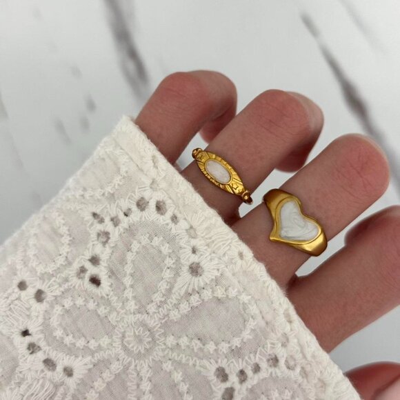 American Vintage Jewelry - SKU:0389‎ set 2 gold white rings with heart suitable for sizes from 5,5 to 9 US